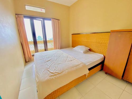 Postel nebo postele na pokoji v ubytování villa puncak ressort