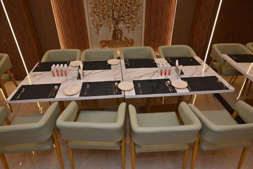 EcoXpress Satva Varanasi - 5 km from Kashi Vishwanath Temple, Varanasi餐廳或用餐的地方