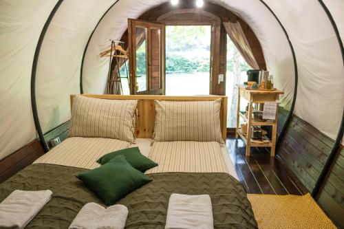 a bedroom with two beds in a dome tent at Case la cheie Várlak in Sub Cetate