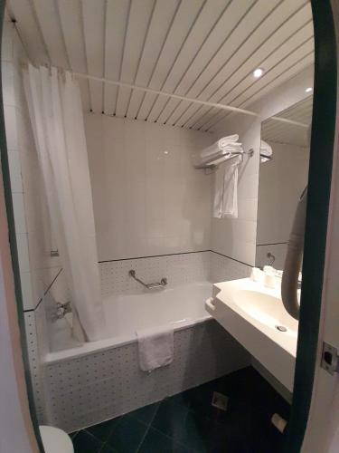 ห้องน้ำของ Hotel Le Dome