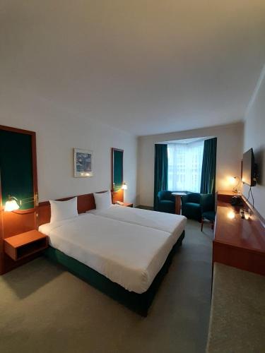 เตียงในห้องที่ Hotel Le Dome