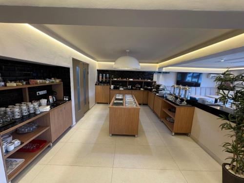 Kuchyň nebo kuchyňský kout v ubytování Hotel Gala