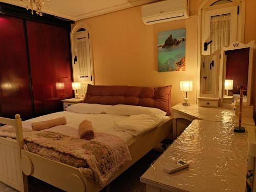 a bedroom with a large bed and a table at Casa en la playa in Costacabana