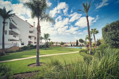 Beach & Mountain views in Sunny Benalmadena