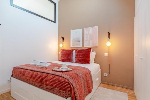 Stylish Open-Plan Flat with Swimming Pool by HostWise