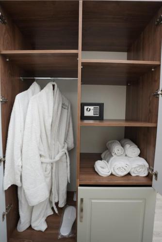 a closet with towels and a bunch of towels at Zengezur Harmony Wellness Resort in İsmayıllı