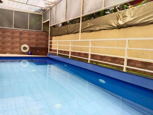 Πισίνα στο ή κοντά στο URA Apartment 2bhk Candolim Goa