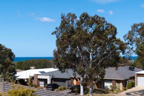 Spacious Seaview Family Getaway