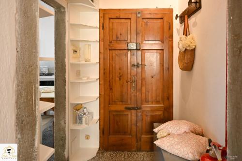 a closet with a wooden door in a room at Inn Pisa Rentals 2 - Rustic Romantic Pisa Flat in Pisa