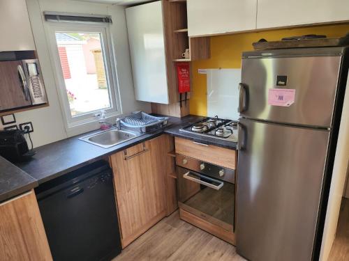 Kuchyň nebo kuchyňský kout v ubytování Mobile home grande terrasse