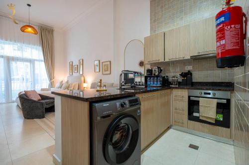 Kuchyň nebo kuchyňský kout v ubytování Elegant Studio Getaway in Ansam, Yas Island