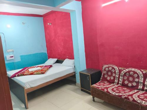 a small bedroom with a bed and a chair at Hotel diomand in Hardoī