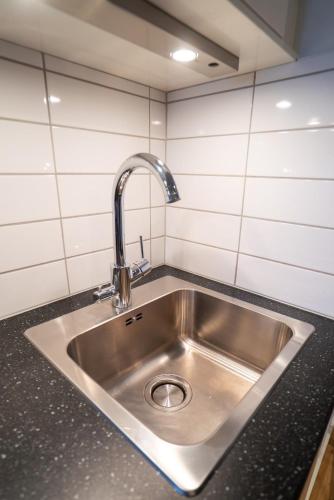 Foto Prime City Location, Spacious Studio Apartment 3