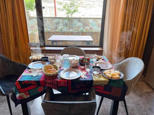 Jídlo v penzionu nebo okolí