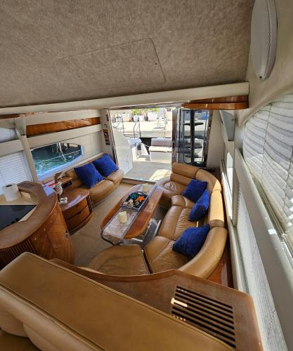 Luxury experience on a 16-meter Azimut yacht