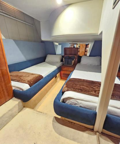 Luxury experience on a 16-meter Azimut yacht
