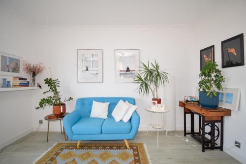Retreat in Estoril with balcony and ocean view