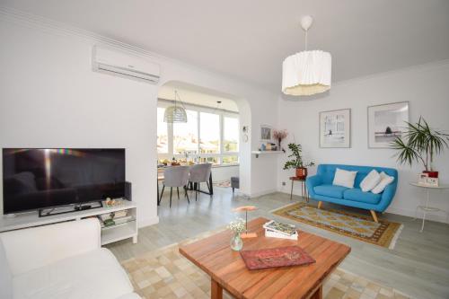 Retreat in Estoril with balcony and ocean view