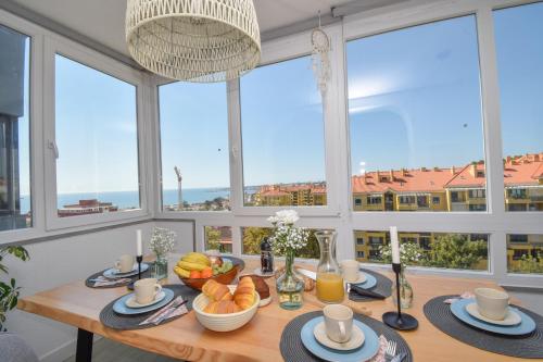 Retreat in Estoril with balcony and ocean view