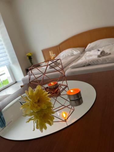 a table with candles and flowers on top of a bed at Rohrbacher Herz II in Berg bei Rohrbach