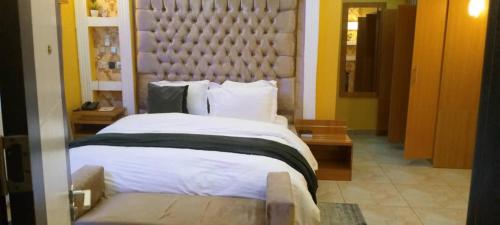 Voodi või voodid majutusasutuse RDG Desirecity Hotel toas