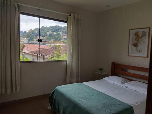 Katil atau katil-katil dalam bilik di Espaço com piscina em Teresópolis.