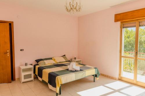 Un pat sau paturi într-o cameră la Casa Vacanze Alessio
