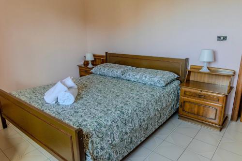 Un pat sau paturi într-o cameră la Casa Vacanze Alessio