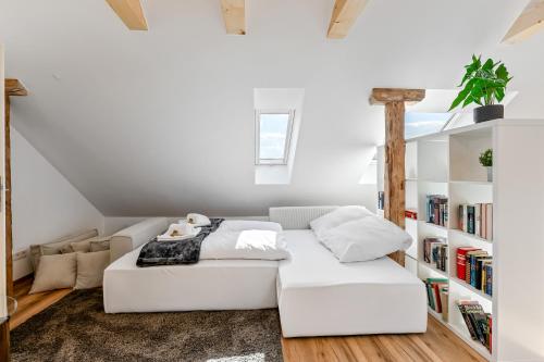 Ένα ή περισσότερα κρεβάτια σε δωμάτιο στο TOP Apartments - Modernes Appartement im Stadtzentrum - Klima - Netflix