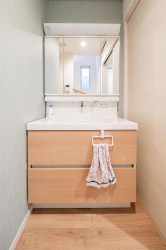 QiQi House Elegance in Sumida Yahiro Skytree Views & High-End Comfort for 6 people