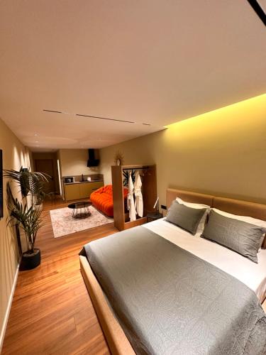 Ένα ή περισσότερα κρεβάτια σε δωμάτιο στο Agate Hotel Tirana