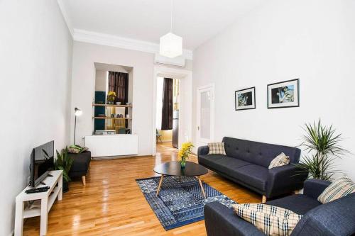 Charming 2BR Apartment In Old Tbilisi - By Wehost