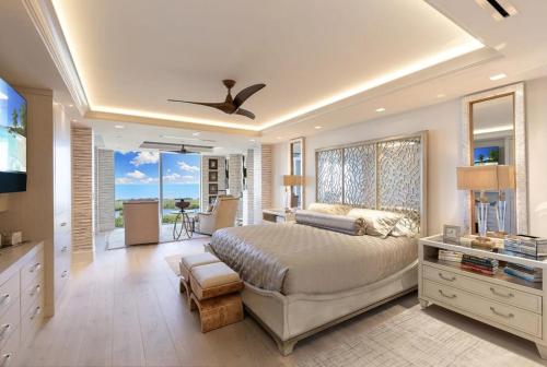 a bedroom with a bed and a ceiling fan at Smart-home & Panoramic Water Views in Naples