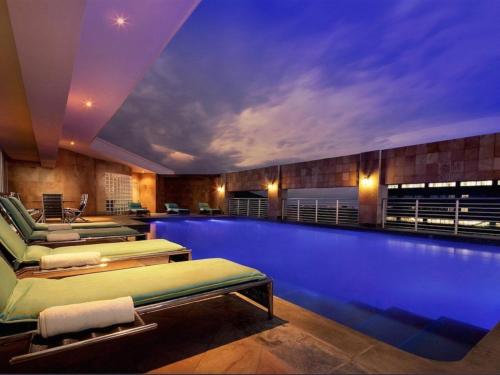 Swimmingpoolen hos eller tæt på Royal Majestic Hotel