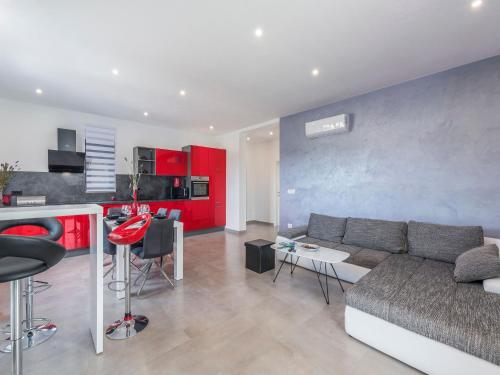 O bucătărie sau chicinetă la Villa in Novigrad with Private Pool and Beach