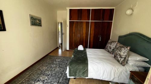 Katil atau katil-katil dalam bilik di Homey Central Apartment By ARPA