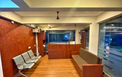 Khu vực ghế ngồi tại Collection O Trivandrum Airport