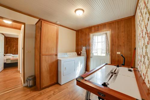 Ένα ή περισσότερα κρεβάτια σε δωμάτιο στο 60-Acre Retreat 5 Mins to Garden of the Gods