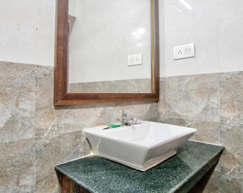 a white sink in a bathroom with a mirror at J0MAS 0utdoor 0Jost Stay in Baga