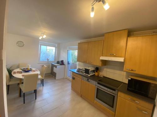 a kitchen with a table and a dining room at Moderne 3 Zimmer Wohnung mit 2 Badezimmer in Herbolzheim! in Herbolzheim
