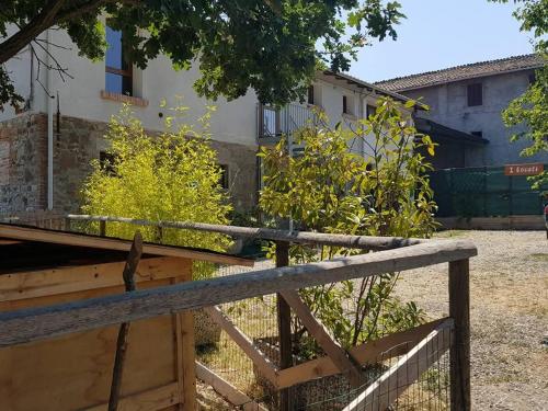 a wooden fence in front of a building at Agriturismo I Locati 