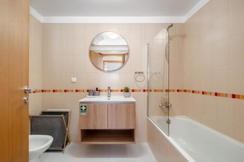 Et badeværelse på Sunflower Stay by Homie