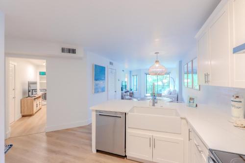 Bright Coastal Retreat Villa Near Coligny & Beach photo 9