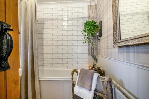 Koupelna v ubytování 2 Bed in Ladybank oc-n33092