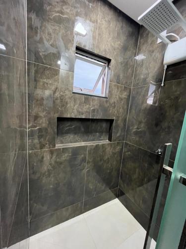 Ένα μπάνιο στο Apartamento Ametista Minerais