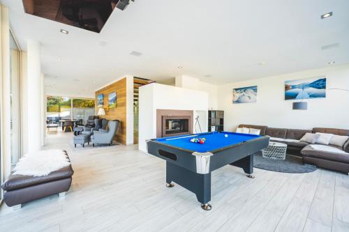 a living room with a pool table in it at Villa Wie I in Kaprun