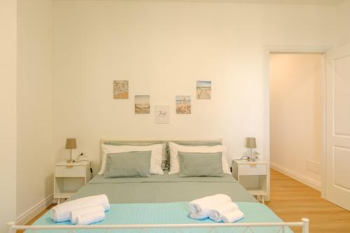 Postel nebo postele na pokoji v ubytování Verde Acqua boutique flat vista mare