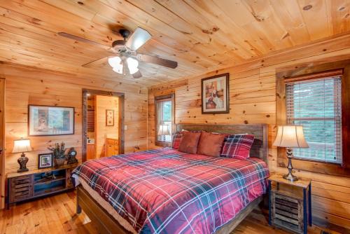 a bedroom with a bed in a log cabin at 1 Awesome Skyview in Vilas