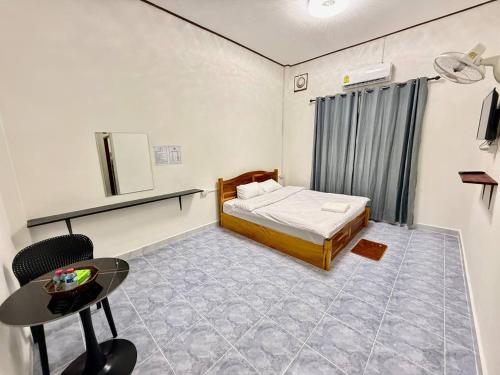 En eller flere senge i et værelse på ເຮືອນພັກ ບົວສະຫວັນ bausavanh hotel