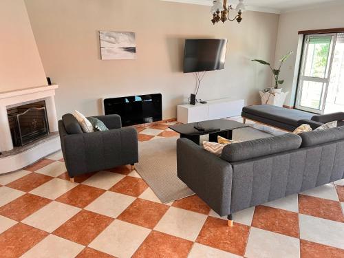 TV/Unterhaltungsangebot in der Unterkunft Holiday Villa with Private Pool - Villa Farol